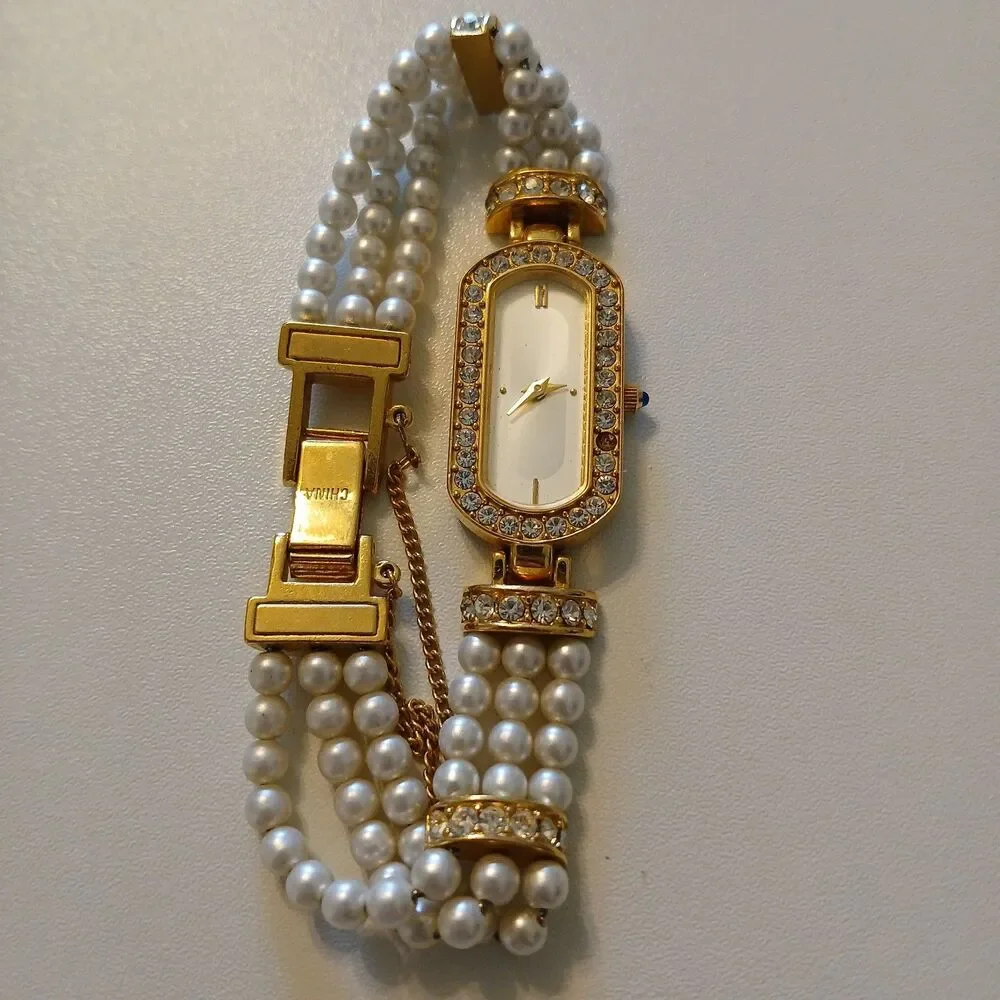 Parts/Repair Vtg Elizabeth Taylor for Avon Faux Pearl Rhinestone Watch 16.6mm